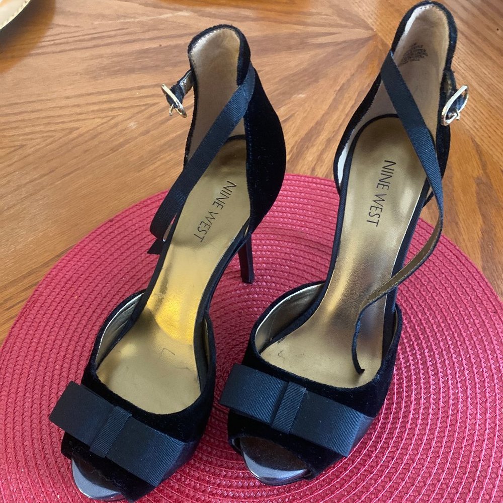Nine West: black heels